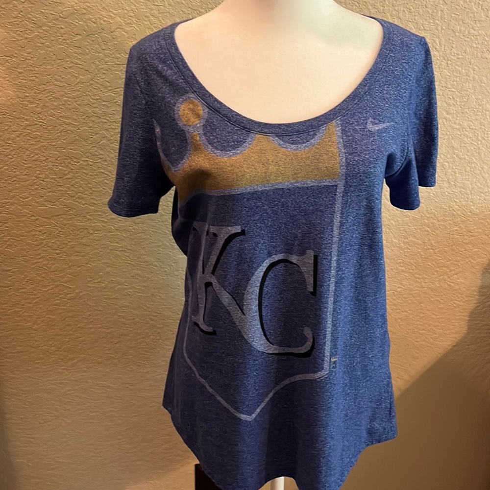 Women’s large Kansas City Royals T-shirt
